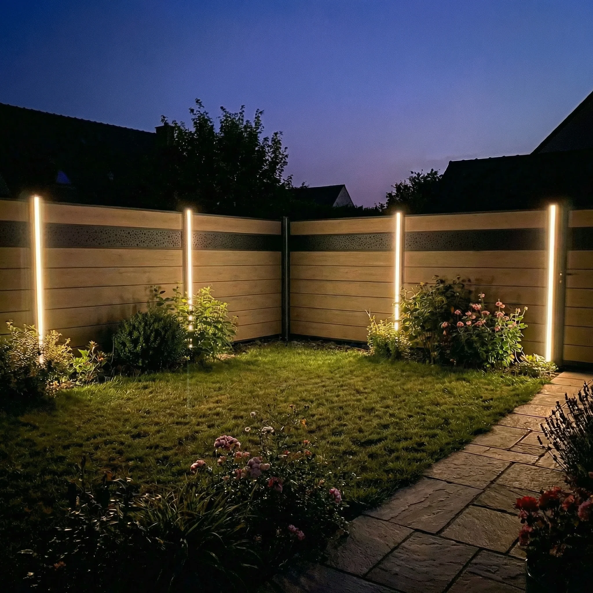 LED-Lichtleiste für WPC -und ALU Sichtschutzzaun inkl. Solarkappe - Image 4
