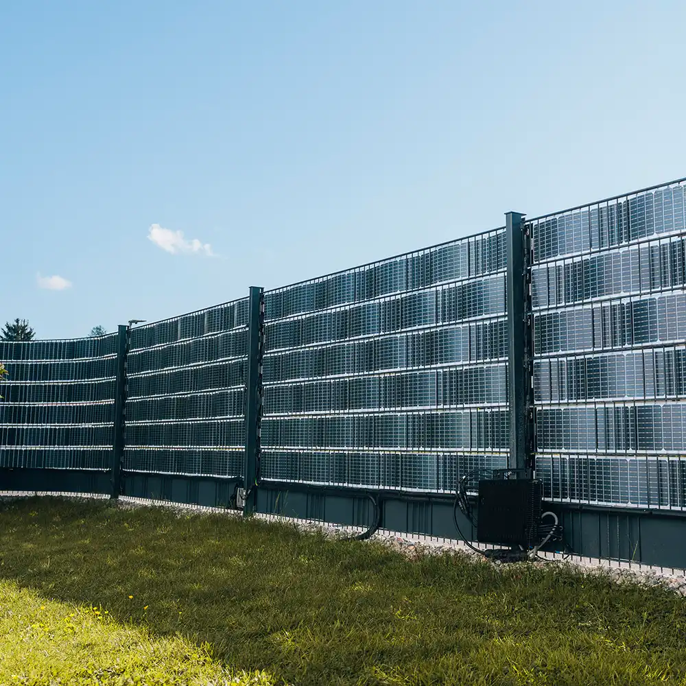 Solar-Balkonkraftwerk für Doppelstabmattenzaun – 800 W steckerfertig (468 Wp)